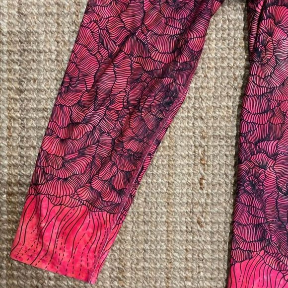 NWOT My Inner Fire Cropped Pink Floral Leggings - Picture 2 of 2